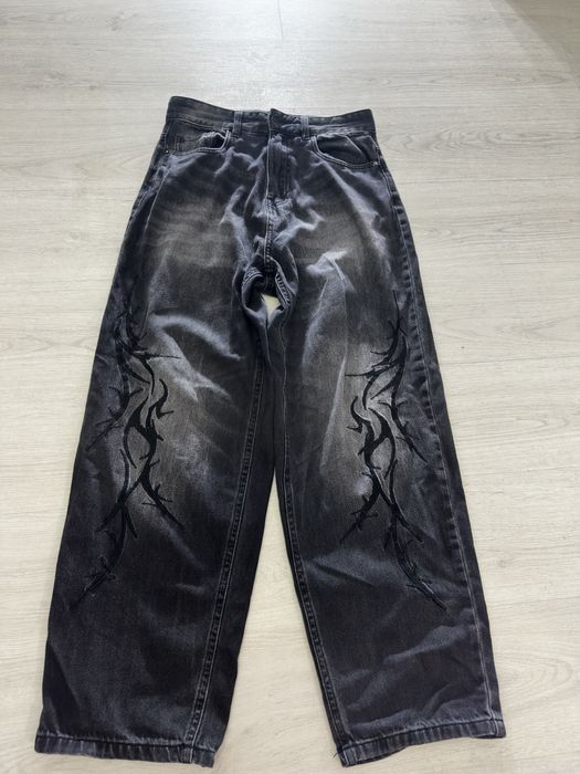 Baggy jeans house