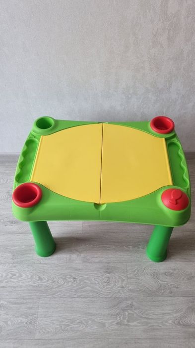 Столик для творчості. Дитячий столик