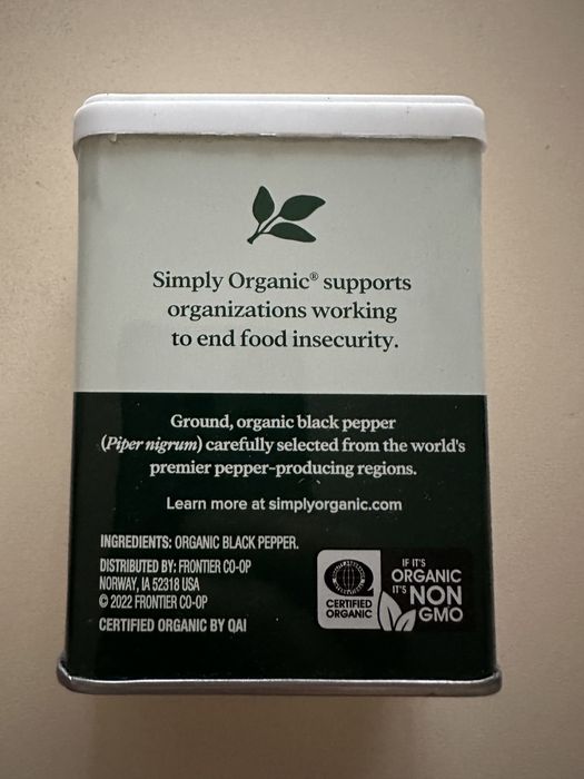 Чорний мелений органічний перець Simply organic