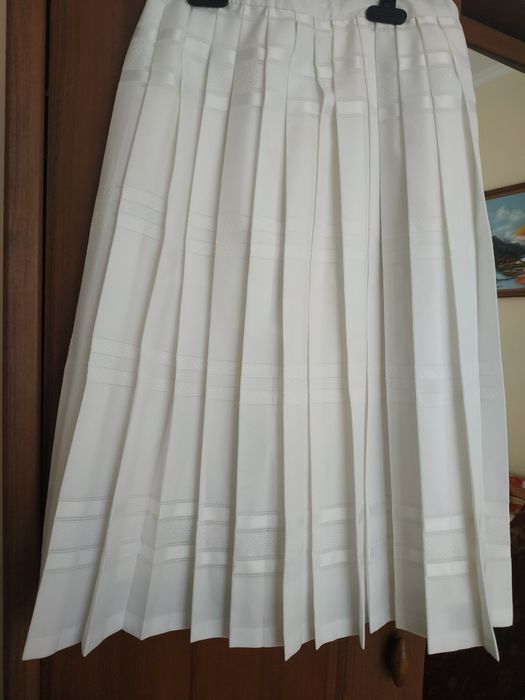 Продам білосніжну спідничку р.46-48