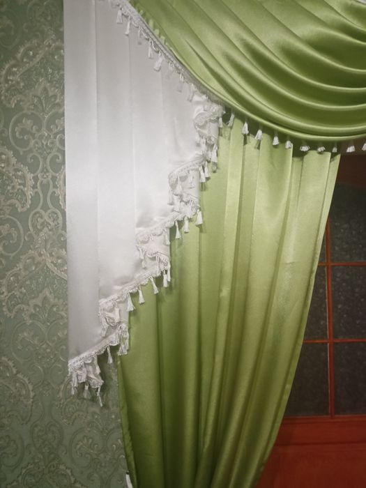 Продам шторы с ламбрикеном 2м.