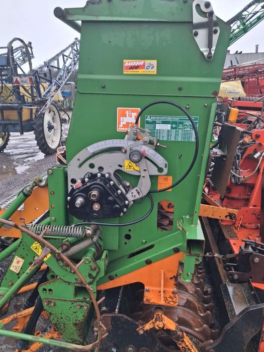 Amazone Ad 303 z broną aktywną