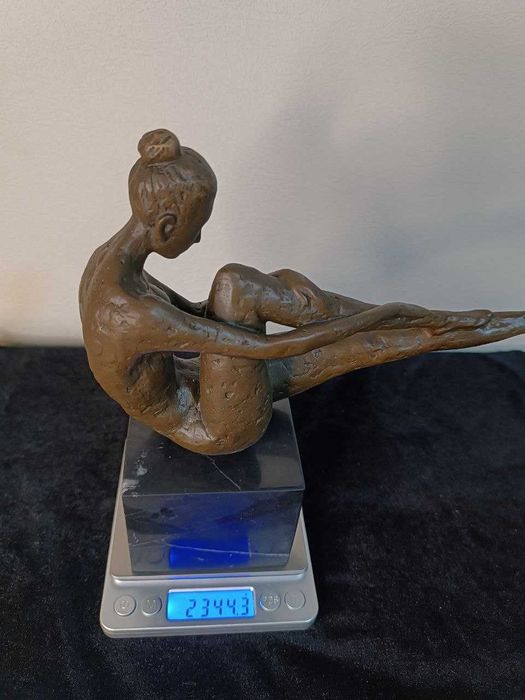 Бронза статуетка скульптура модерн гимпастка девушка женщина мрамор