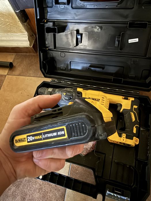 Інструмент deWalt акумулятор молоток кутник