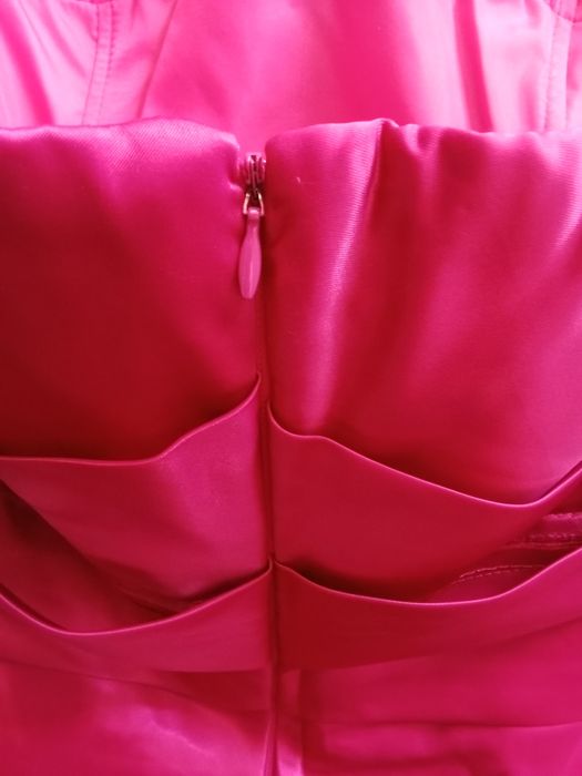 Vestido rosa choque de cerimónia com brilhantes + lenço - Tamanho 42