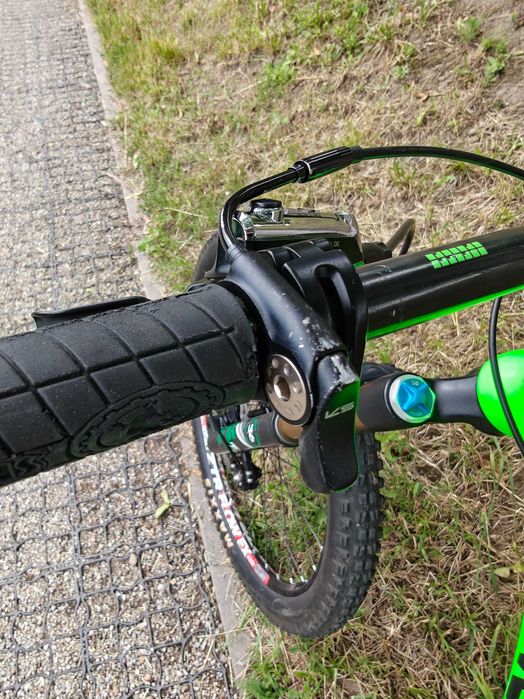 Rower MTB Full Knolly Warden. Świecący lakier