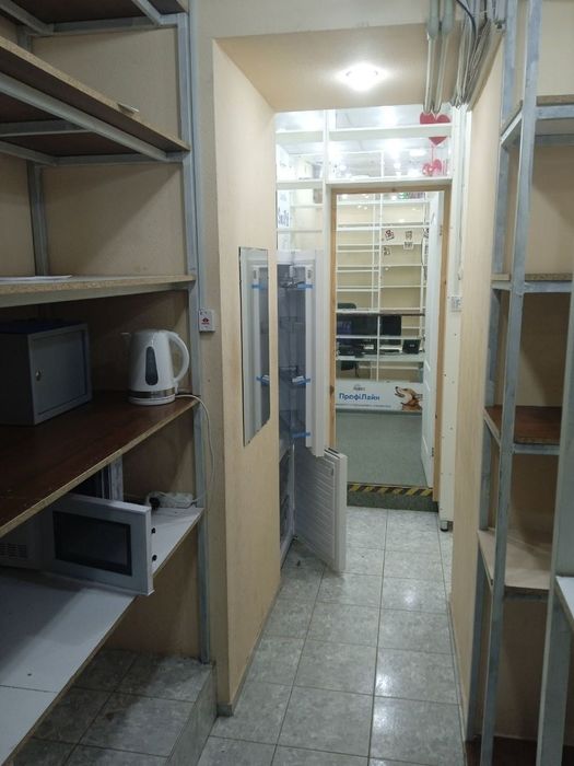 Продам торгове приміщення 44,2 м², вул. Ю. Зойфера 3 (р-н Держром) - Власник