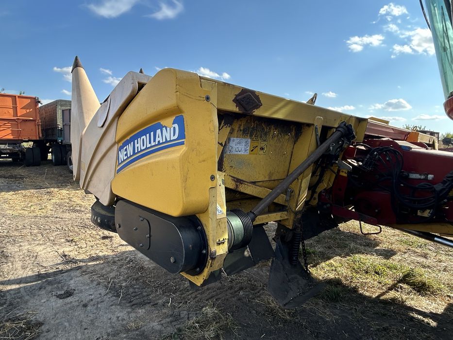 Продам жатку кукурудзяну new holland case