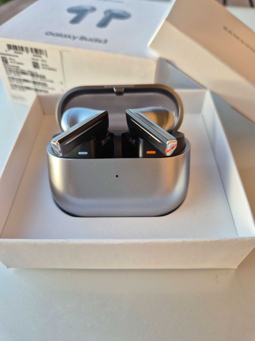 Auriculares Bluetooth True Wireless SAMSUNG Galaxy Buds3