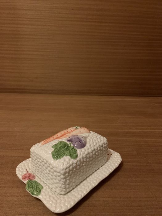 Manteigueira em pasta de cerâmica