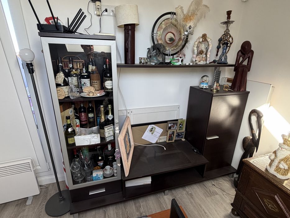 Móvel de TV / Sala com Vitrina e Arrumação