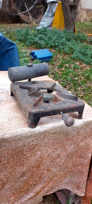 Stara kuchenka benzynowa