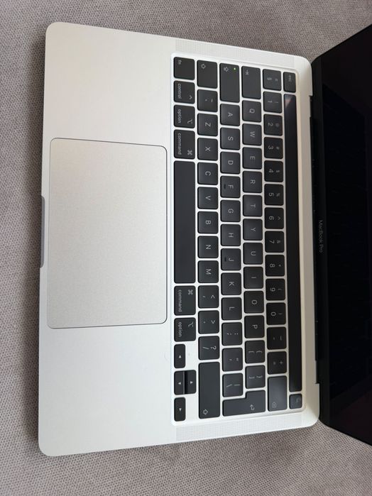 Świetny stan! Macbook pro 2020 i5 8gb ram 256gb