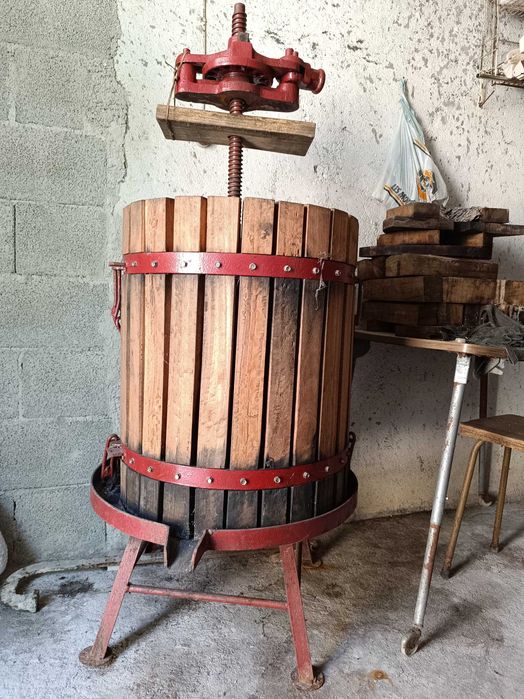 Prensa de Vinho Manual Tradicional