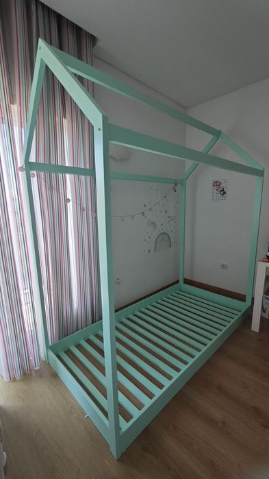 Cama infantil casinha 90x200 com estrado – excelente estado