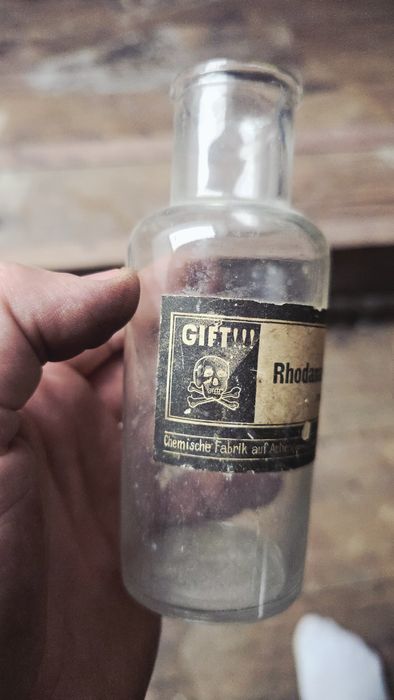 Stara poniemiecka butelka GIFT!
