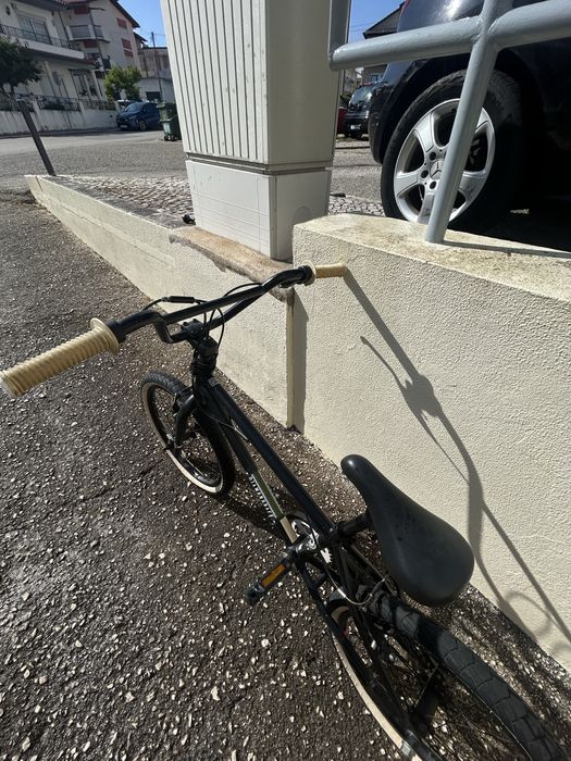Bicicleta BMX Diamondback – Excelente Estado (Negociável)