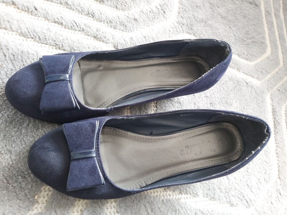 Buty na koturnie, granatowe z kokardką, rozmiar 39
