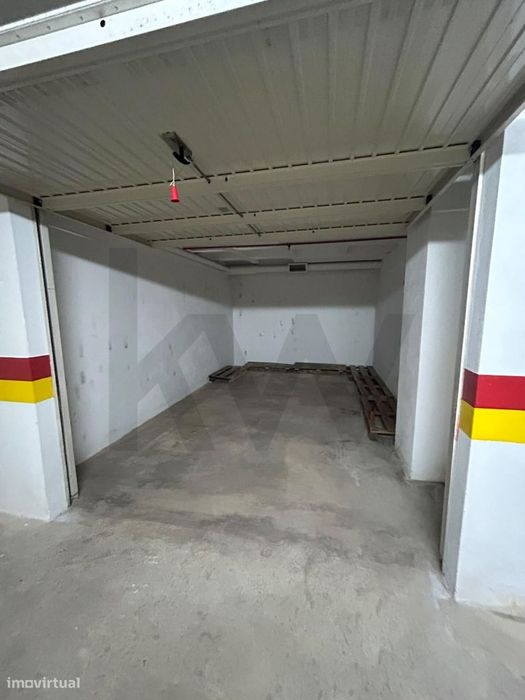 Garagem à Venda — Solum, Coimbra