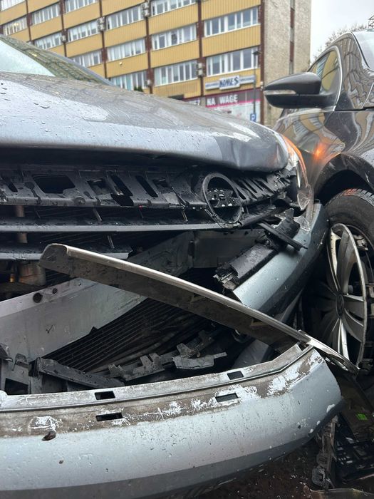 Opel Astra H GTC 1.6 Po kolizji