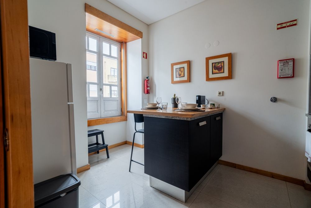 Arrendo apartamento T0 mobilado junto ao metro Carolina Michaelis Porto