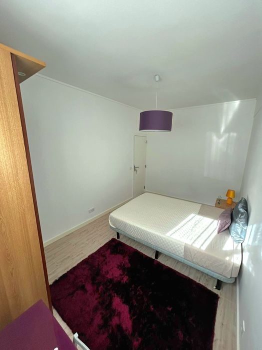 Quarto mobilado na Amadora