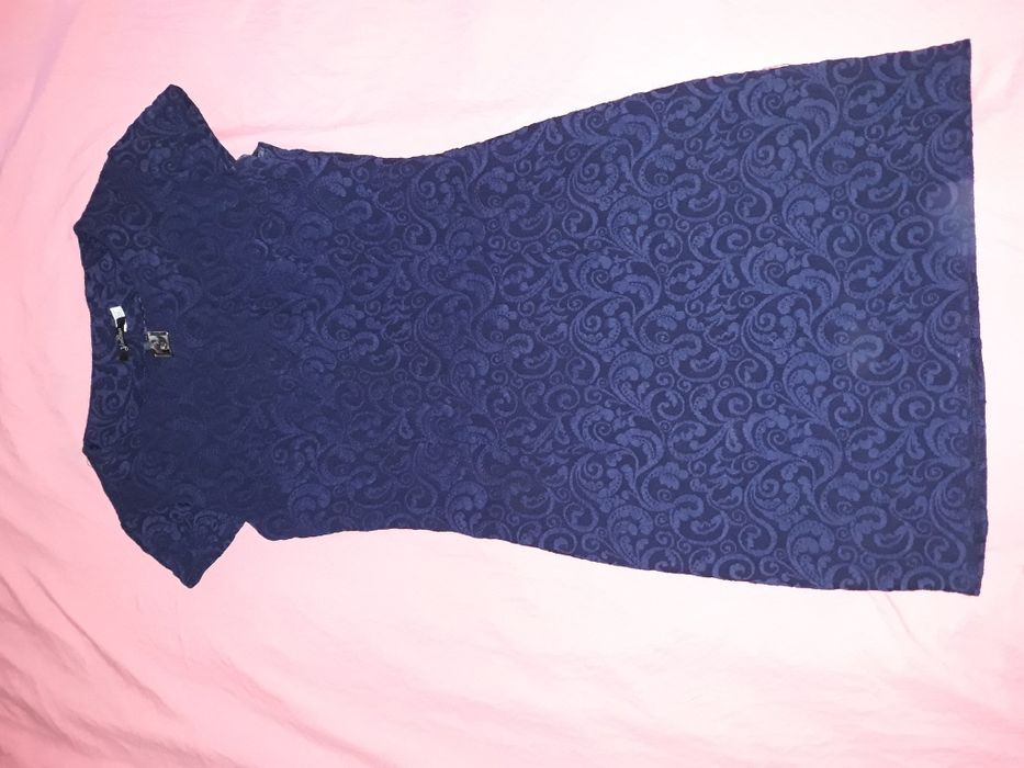 Продам три платья, смотрите фото