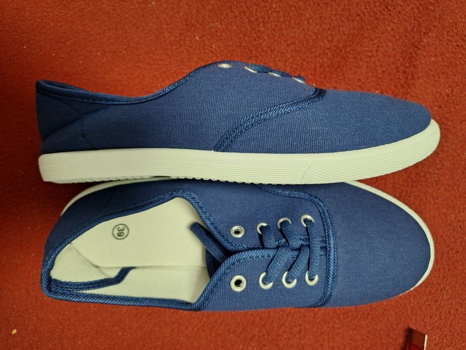Nowe damskie tenisowki granatowe.