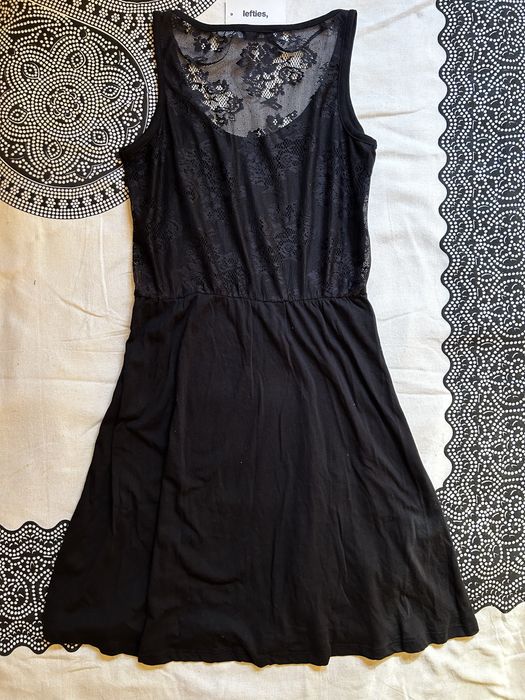 Vestido rendado nas costas. Novo c/ etiqueta.