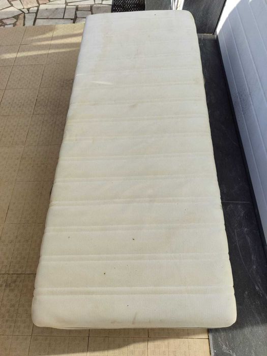 Cama de estrado solteiro
