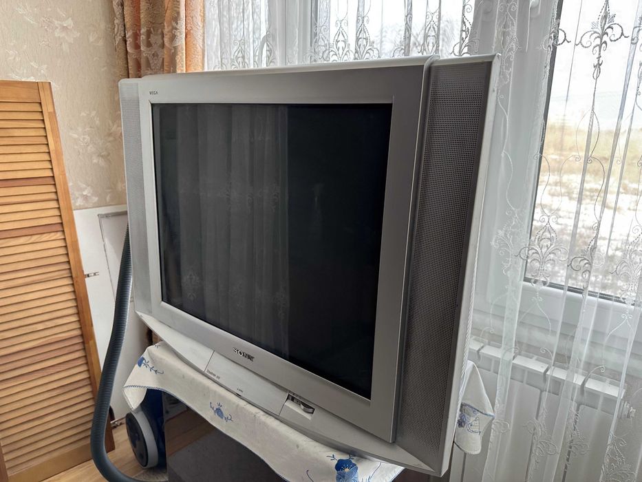 Телевізор Sony Trinitron Wega KV-29KV DZ29. Діагональ 70 см, б/в