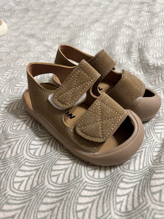 Взуття на хлопчика hm 20/21, clarks 22