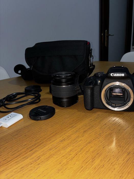Canon EOS 2000D