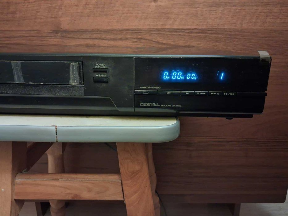 Продам відеомагнітофон АКАЙ (Японія) у гарному стані