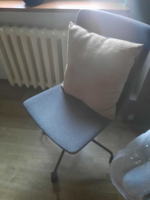 Krzeselko obracane do biurka