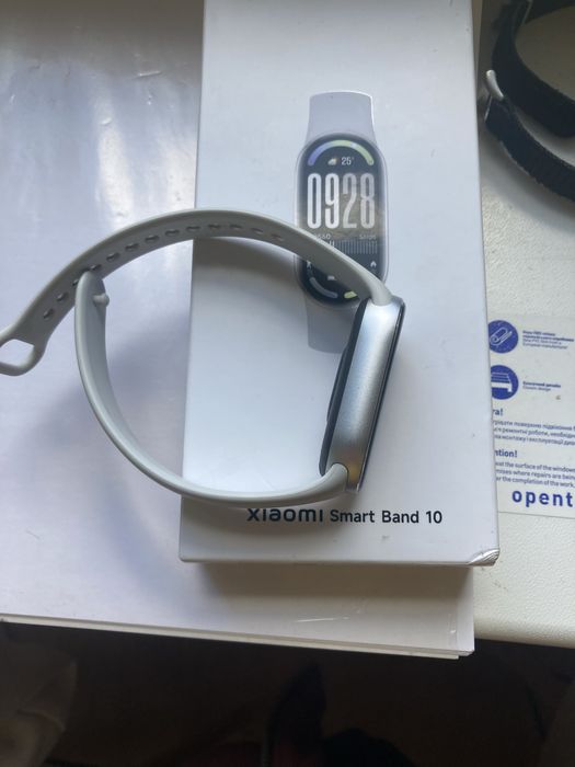 Продам годинник Mi band 10