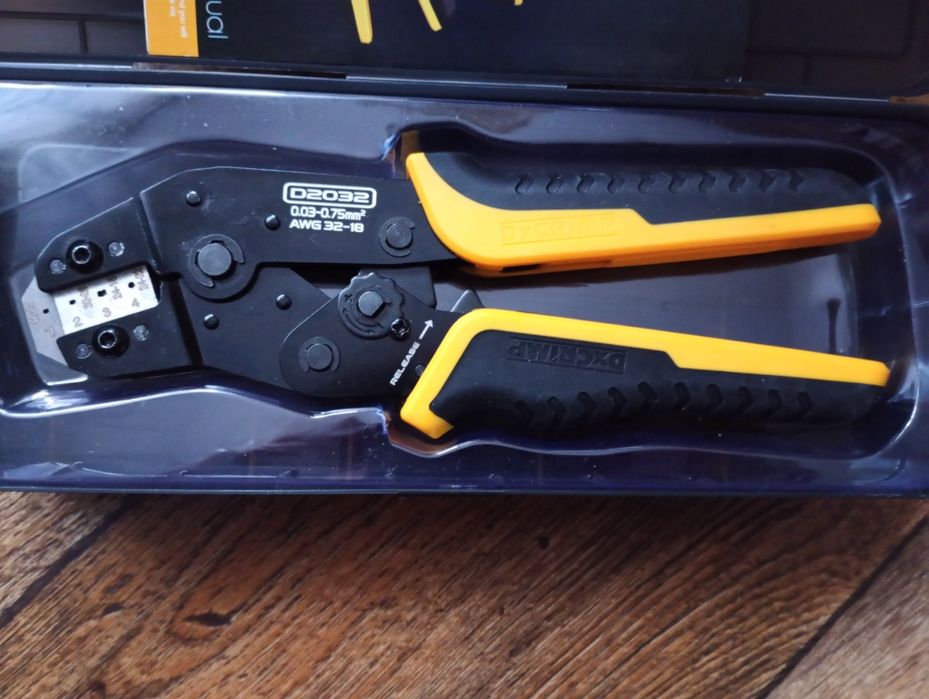 Zestaw: Zaciskarka plus 12 typów złączek