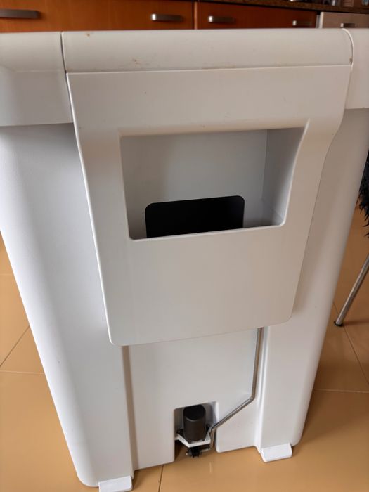 Caixote do lixo branco