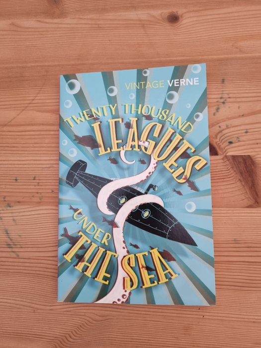 Livro "Twenty Thousand Leagues Under the Sea" de Julio Verne