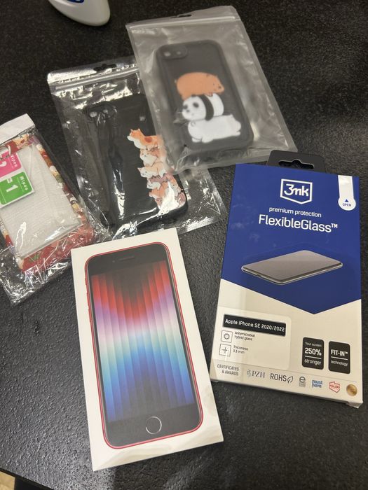 iPhone SE 2022  128GB (PRODUCT)RED / 3 etui /  3mk FlexibleGlass