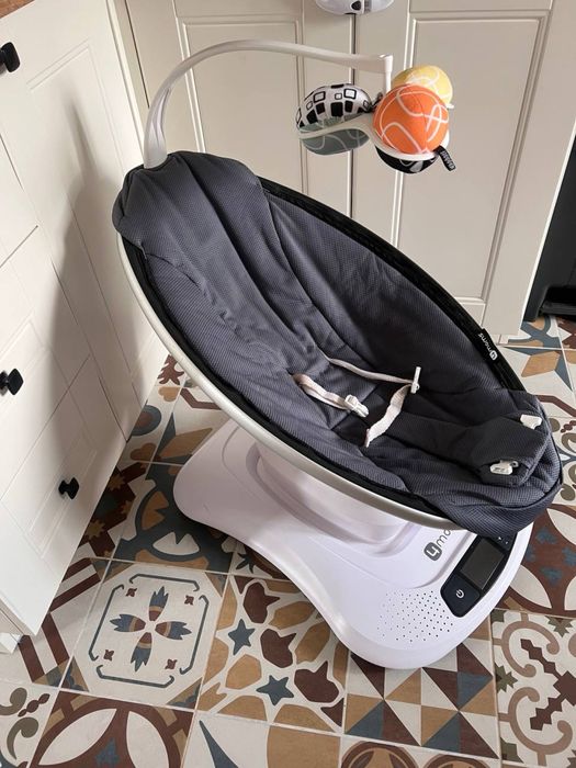 Заколисуючий центр 4Moms MamaRoo, гойдалка, шезлонг