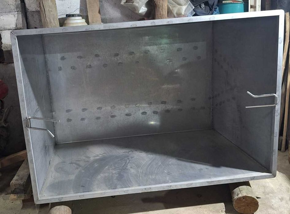Vendo Tina para vindima em Inox 700€ + 2 cubas em inox 550 litros e 250 litros (300€ e 250€)