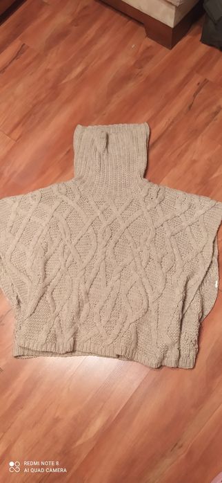 Beżowy, kremowy sweter Zara typu ponczo warkocz