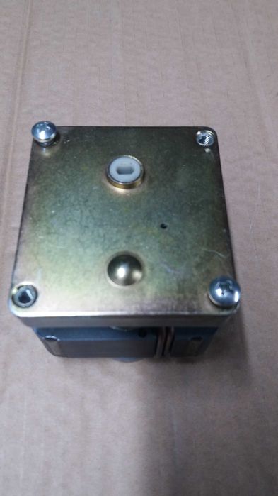 Silnik z przekładnią/ 230V  /180 obr.