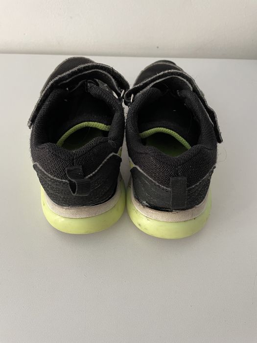 Sprandi— buty sportowe— świecą—roz.32–19 cm