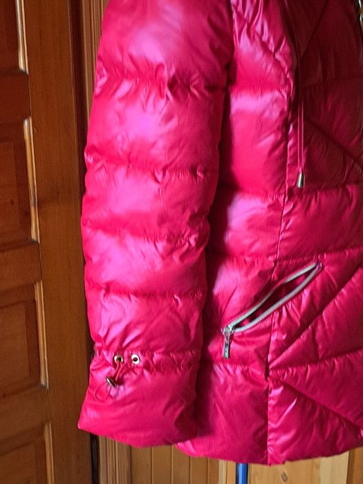 Śliczna czerwona kurtka