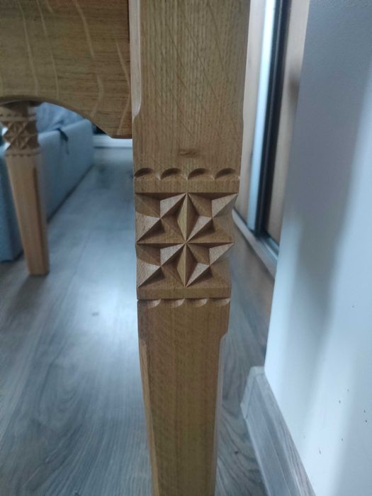 Sprzedam nowy dębowy stolik kawowy