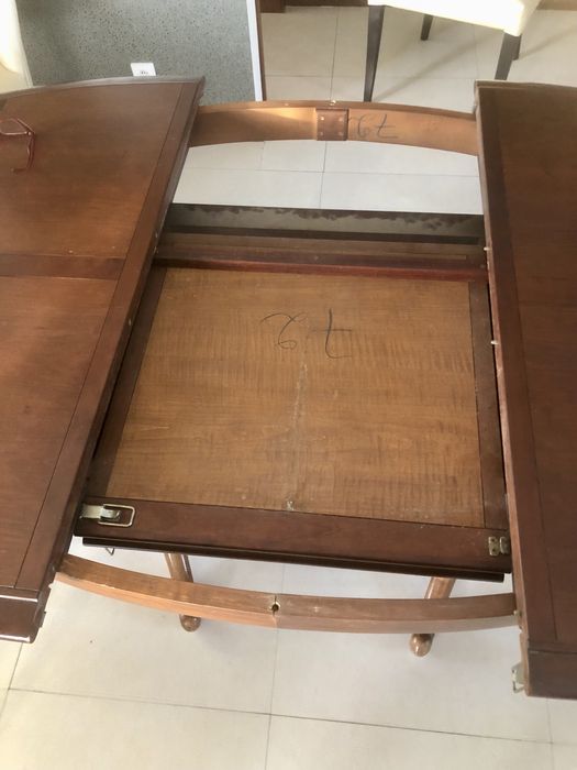 Mesa extensivel com pé de galo