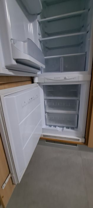 Combinado ariston encastre