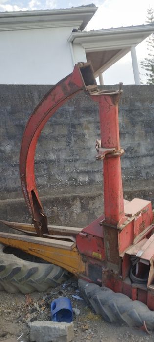 Vendo máquina de silar e espalhador de adubo